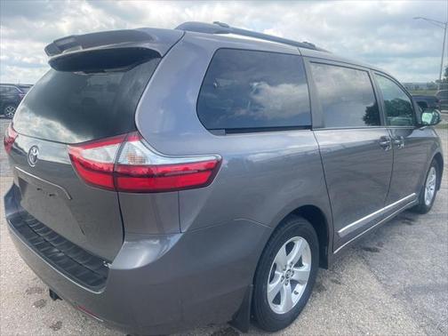 2018 Toyota Sienna LE