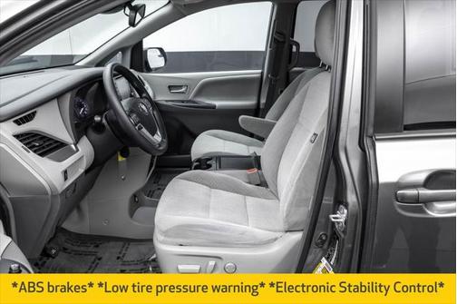 2018 Toyota Sienna LE