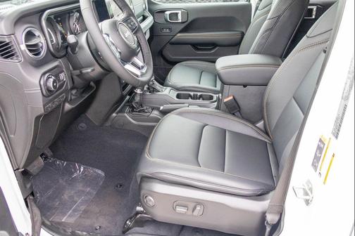 Bright White Clearcoat 2027 Jeep Wrangler Sahara