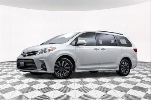 2020 Toyota Sienna XLE
