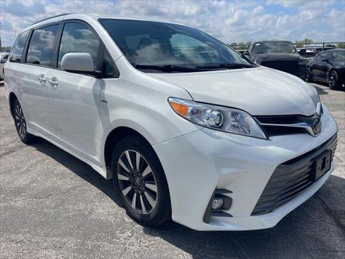 2020 Toyota Sienna XLE