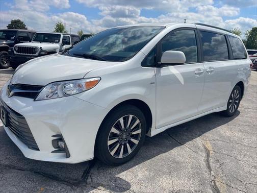 2020 Toyota Sienna XLE
