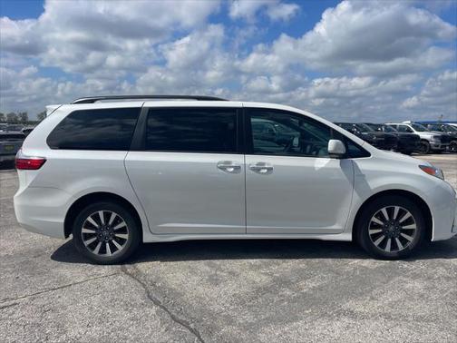 2020 Toyota Sienna XLE