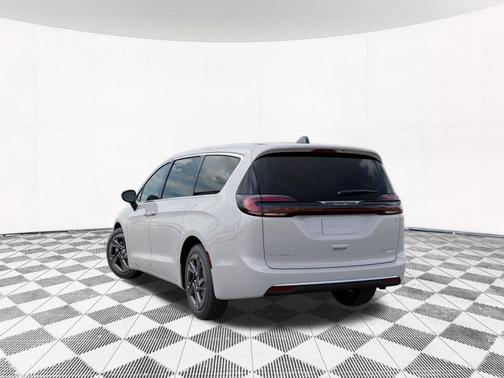 Pw7 2027 Chrysler Pacifica Limited