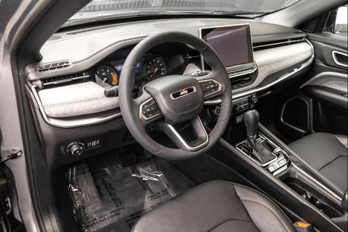 Billet Silver Metallic Clearcoat 2023 Jeep Compass Latitude Lux