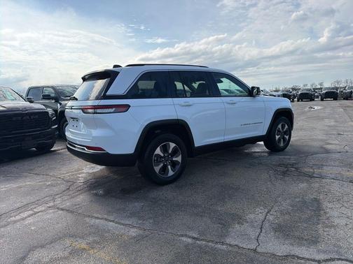 Bright White Clearcoat 2022 Jeep Grand Cherokee 4xe Base