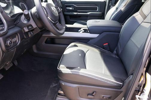 Diamond Black Crystal Pearlcoat 2026 RAM 2500 Laramie Mega Cab 4x4 6'4' Box