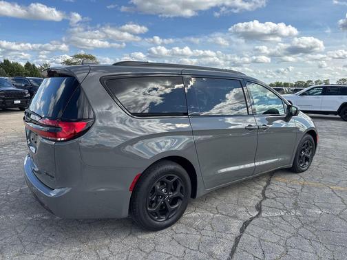 2021 Chrysler Pacifica Hybrid Touring L
