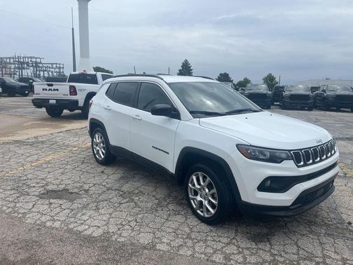 Bright White Clearcoat 2023 Jeep Compass Latitude Lux