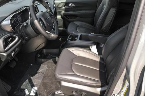 2025 Chrysler Pacifica L
