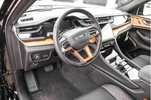 2025 Jeep Grand Cherokee L Summit
