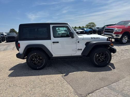 Bright White Clearcoat 2022 Jeep Wrangler Willys