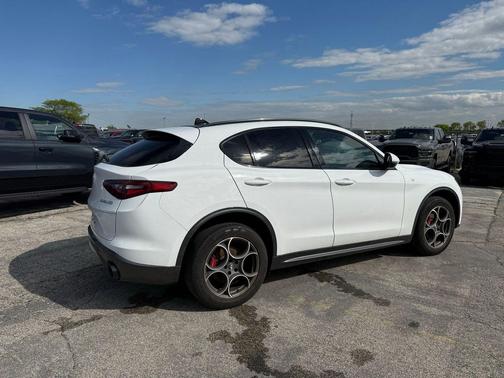 Alfa White 2022 Alfa Romeo Stelvio Ti