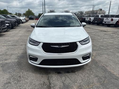 Bright White Clearcoat 2023 Chrysler Pacifica Touring L