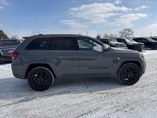 2022 Jeep Grand Cherokee Laredo