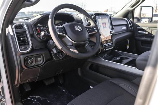 2025 RAM 2500 Big Horn Crew Cab 4x4 6'4' Box