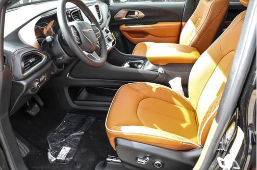 2025 Chrysler Pacifica L