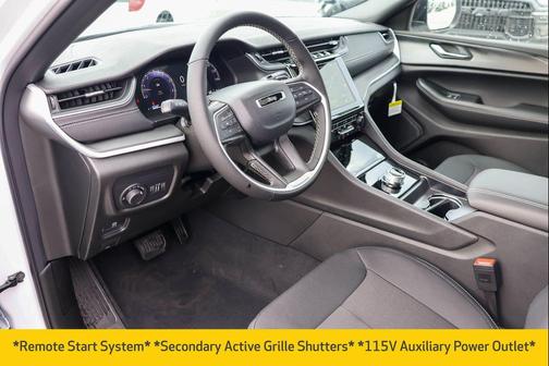 Bright White Clearcoat 2026 Jeep Grand Cherokee Laredo