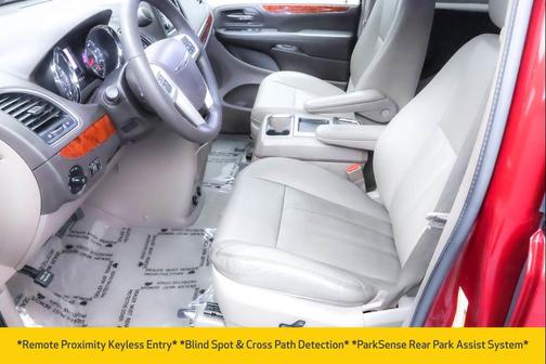 2016 Chrysler Town & Country Touring