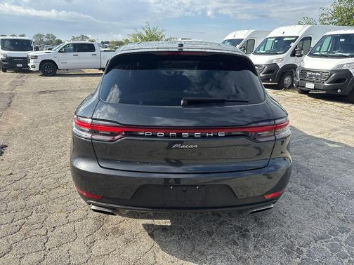 2021 Porsche Macan Base