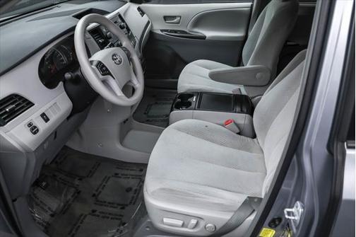 2013 Toyota Sienna LE
