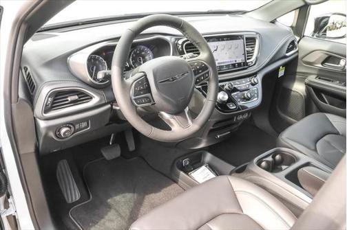 2025 Chrysler Pacifica L