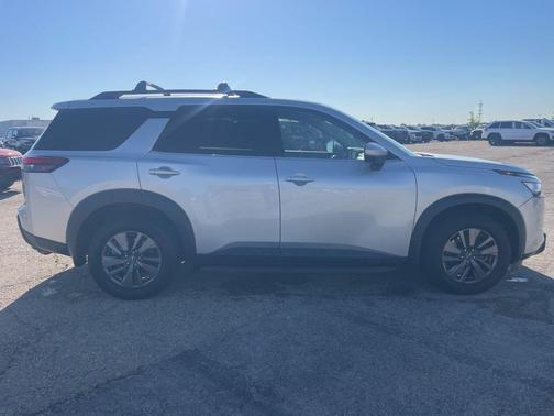 2022 Nissan Pathfinder SV 4WD