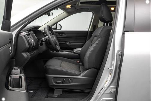 2022 Nissan Pathfinder SV 4WD