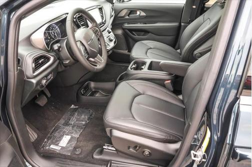 2025 Chrysler Pacifica L