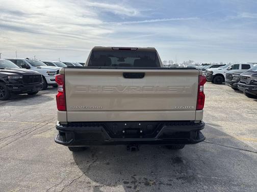 2022 Chevrolet Silverado 1500 Custom Trail Boss