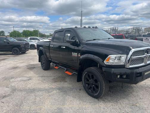 Brilliant Black Crystal Pearlcoat 2018 RAM 3500 Laramie Crew Cab 4x4 6'4' Box