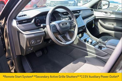 Diamond Black Crystal Pearlcoat 2026 Jeep Grand Cherokee Altitude