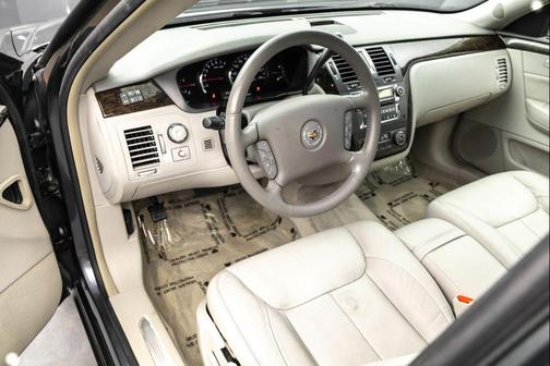 2011 Cadillac DTS Luxury Collection