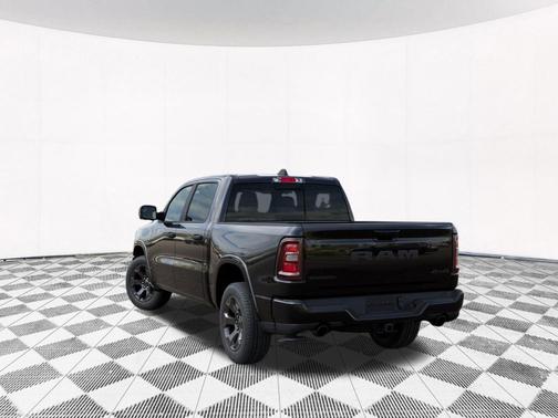Diamond Black Crystal Pearlcoat 2026 RAM 1500 Big Horn/Lone Star