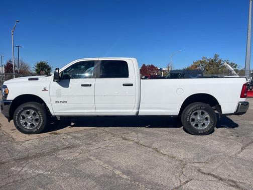 2023 RAM 3500 Big Horn Crew Cab 4x4 8' Box