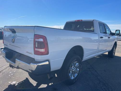 2023 RAM 3500 Big Horn Crew Cab 4x4 8' Box