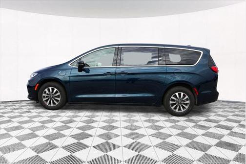 2025 Chrysler Pacifica Hybrid Select