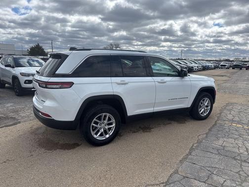 2023 Jeep Grand Cherokee Laredo