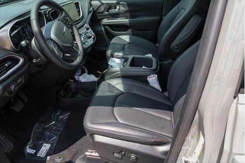 2025 Chrysler Pacifica L