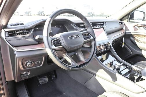 2025 Jeep Grand Cherokee Summit