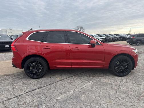 2019 Volvo XC60 Recharge Plug-In Hybrid T8 Momentum