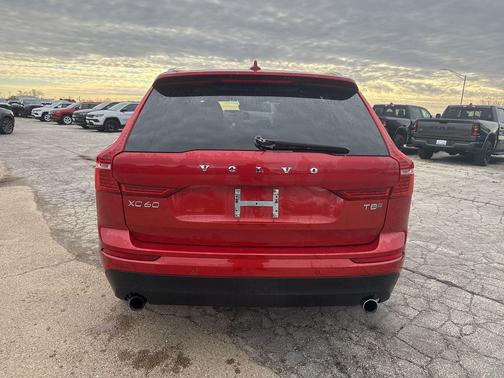 2019 Volvo XC60 Recharge Plug-In Hybrid T8 Momentum