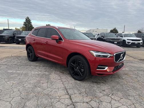 2019 Volvo XC60 Recharge Plug-In Hybrid T8 Momentum