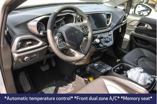 2025 Chrysler Pacifica L