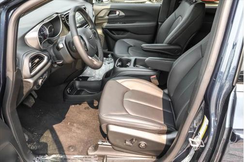 2025 Chrysler Pacifica Hybrid Select