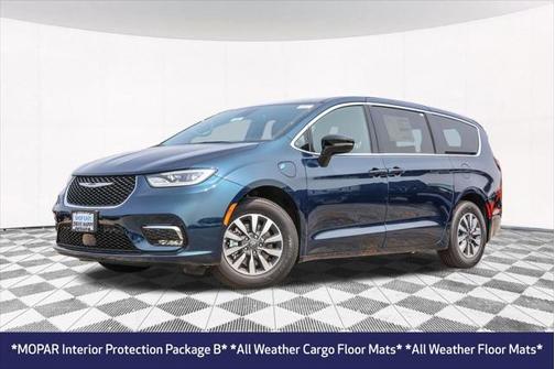 2025 Chrysler Pacifica Hybrid Select