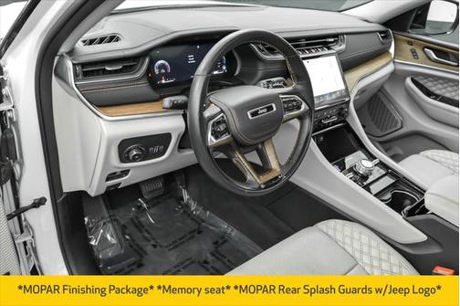2022 Jeep Grand Cherokee Summit