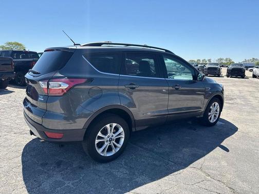Ruby Red Metallic Tinted Clearcoat 2017 Ford Escape SE