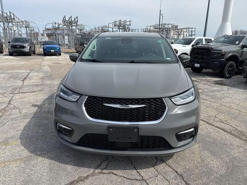 Ceramic Gray Clearcoat 2023 Chrysler Pacifica Touring L