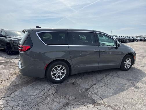 Ceramic Gray Clearcoat 2023 Chrysler Pacifica Touring L